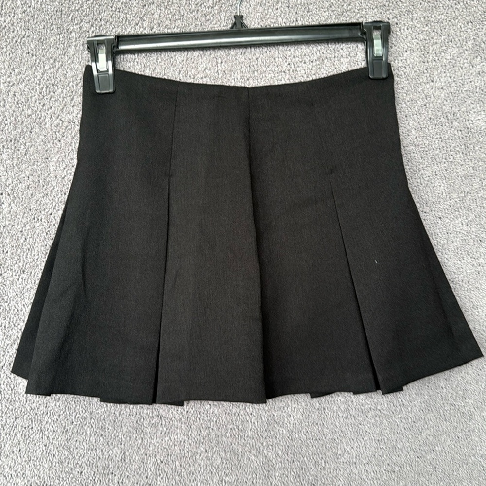 NWT: Gu pleated mini skirt